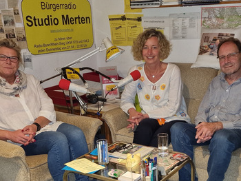Im Radio Studio Merten (v.l.): Heidi Wölle-Horst, Monica Weiß und Otto Ganser